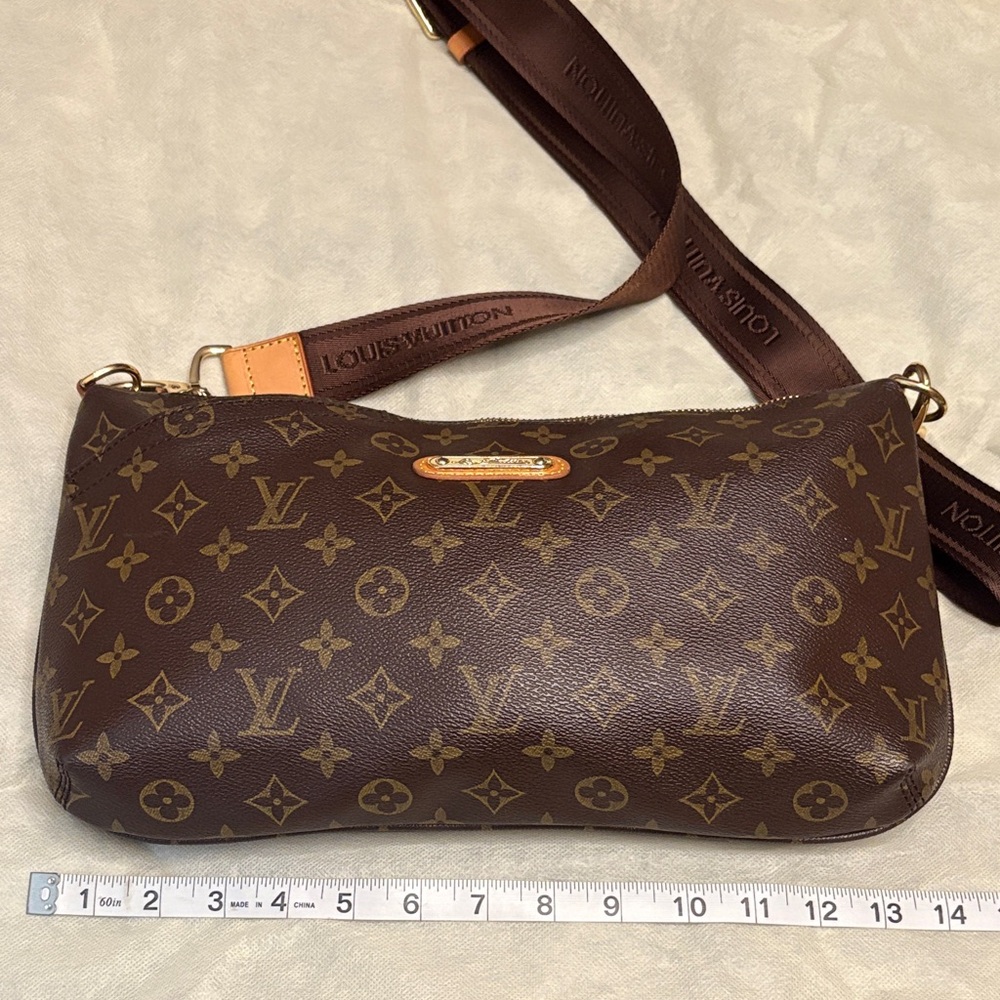 Louis vuitton Monogram Shoulder Bag with Tan Trim and Gold Hardware - Picture 2 of 11